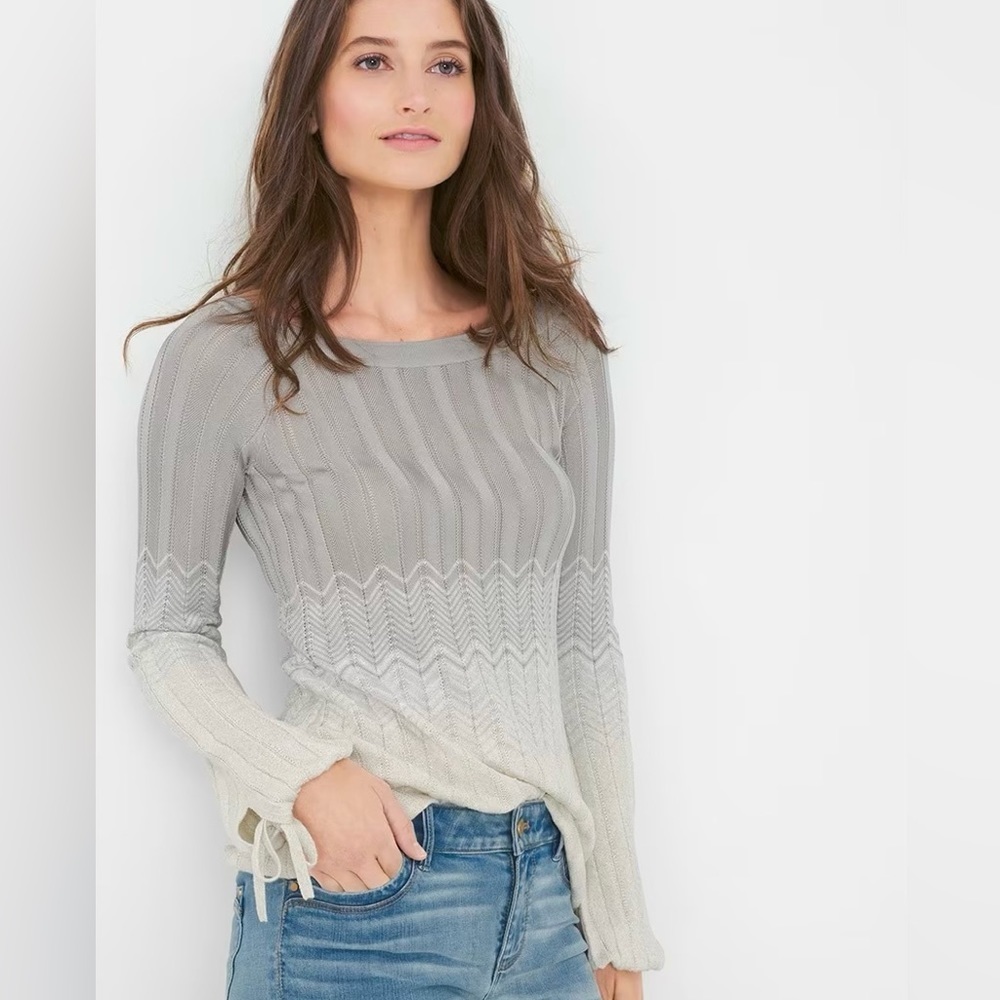 WHITE HOUSE BLACK MARKET CREAM AND GRAY METALLIC OMBRE CHEVRON SWEATER XS